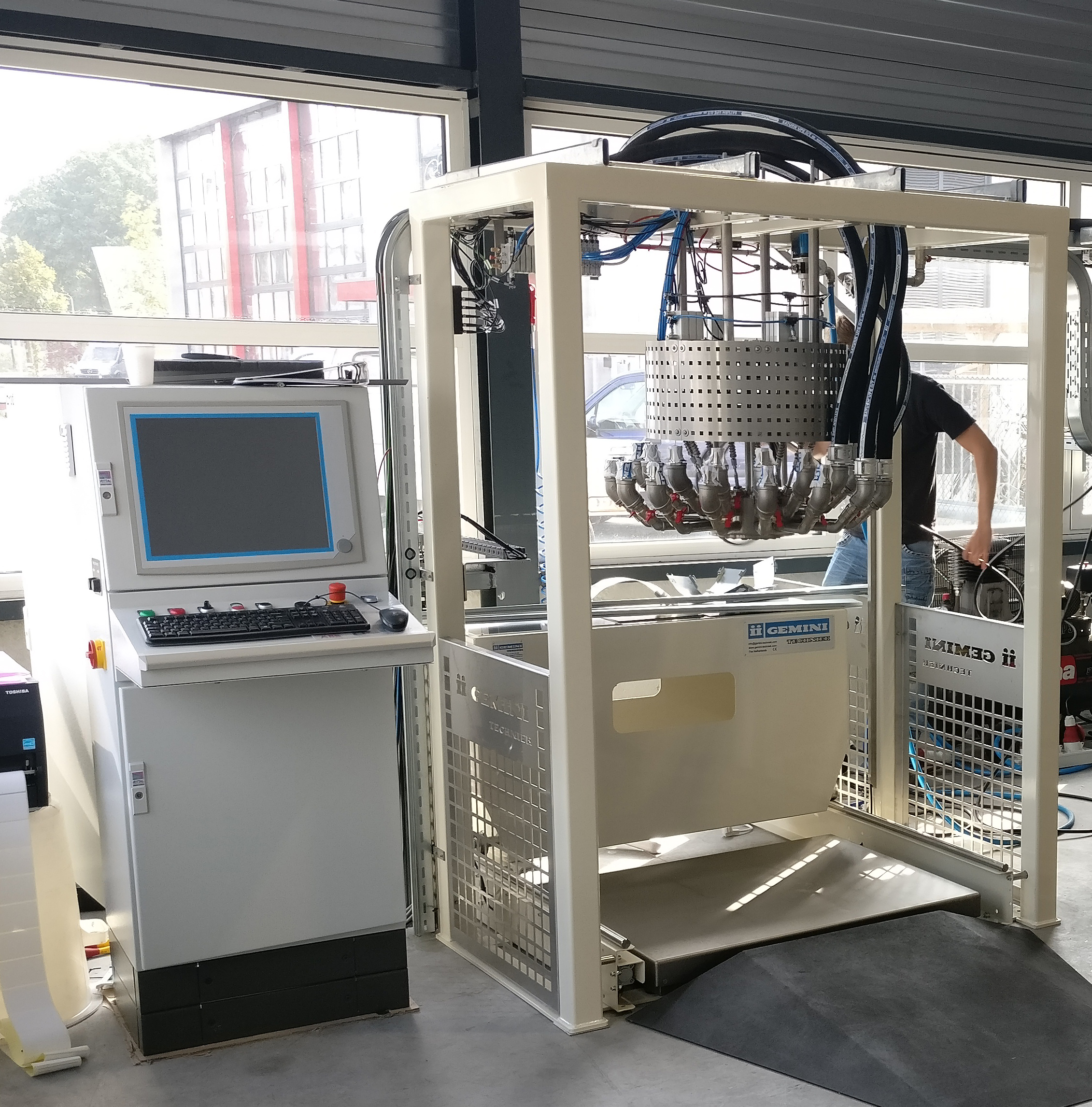 FlexoKing CD - Gravimetric compact dispensing machine - Gemini Techniek 7